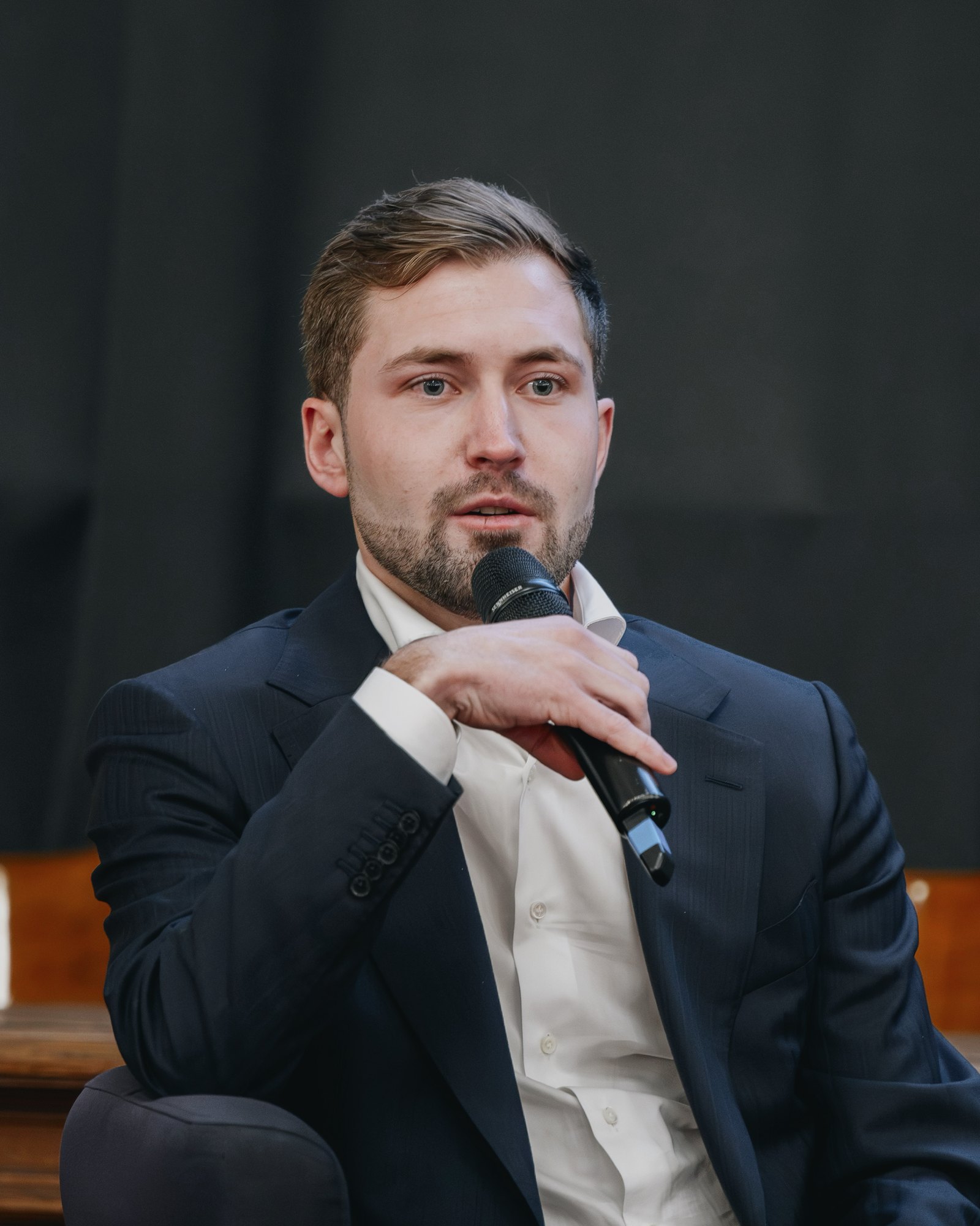Valentin Angenot speaking during a panel discussion on digital transformation and applied AI.